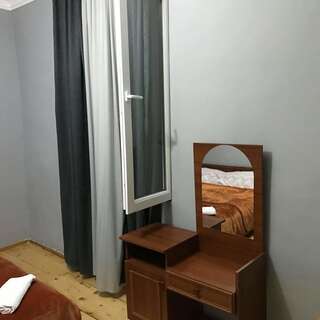 Гостевой дом Guesthouse am Museum Местиа Двухместный номер Делюкс с 1 кроватью и ванной-3
